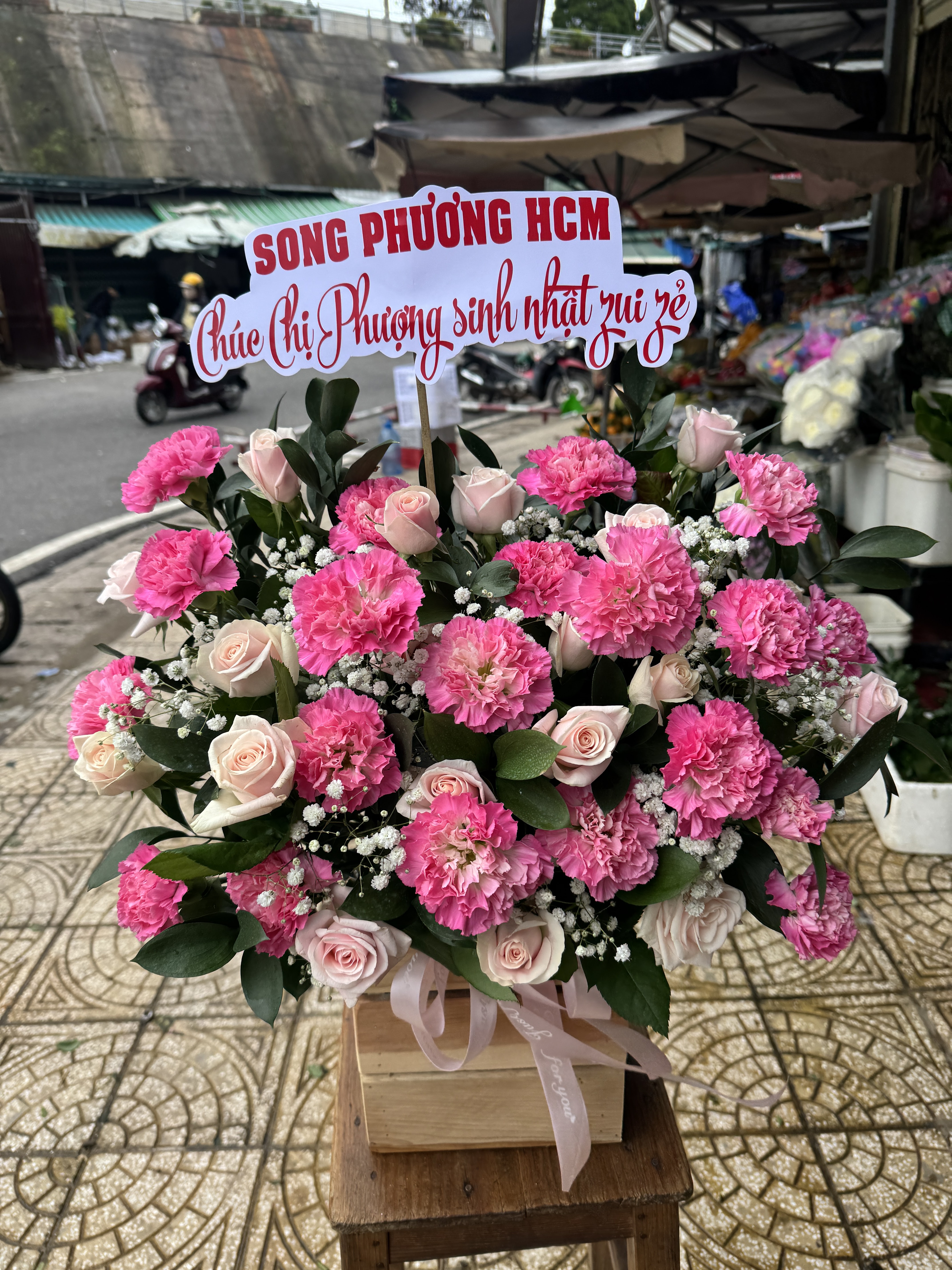 Bó hoa tươi được trưng bày tại Shop Hoa Tươi Hạnh Trang Đà Lạt